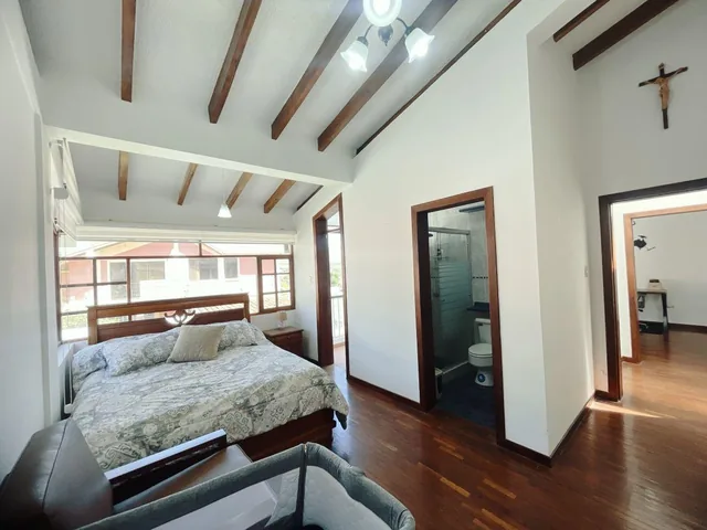 Casa en Venta 370 m² en Jardines de La Pampa — imagen 2