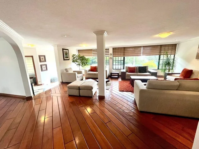 Cumbayá – Urbanización San Isidro | Vendo Amplia Casa de 500 m² de Construcción en 550 m² de Terreno — imagen 5