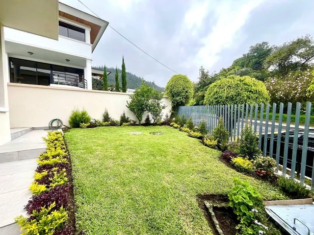 Cumbayá – Urbanización San Isidro | Vendo Amplia Casa de 500 m² de Construcción en 550 m² de Terreno — imagen 2
