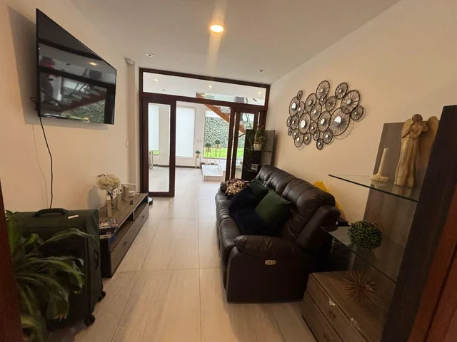 Venta Hermosa Casa en La Cerámica - Tumbaco — imagen 2