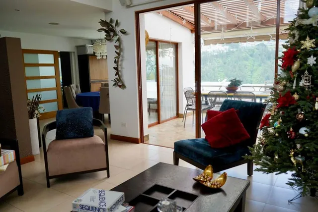 Hermosa Casa de Venta en Cumbayá — imagen 3