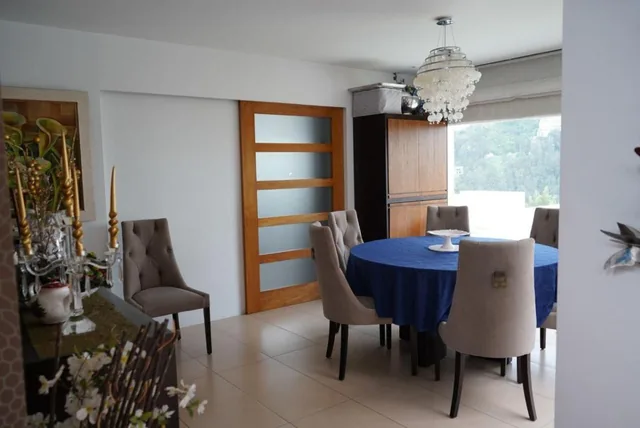 Hermosa Casa de Venta en Cumbayá — imagen 2