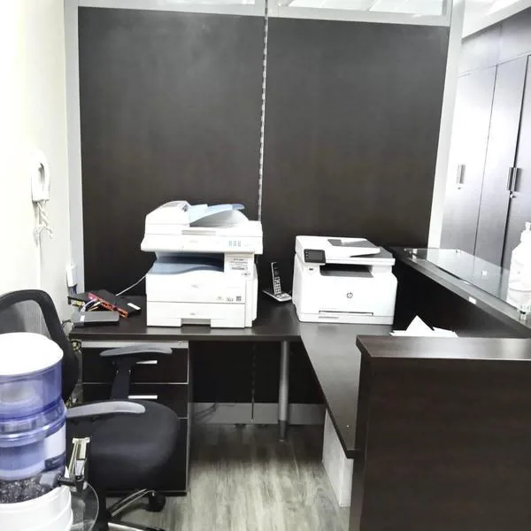 Amplia Oficina de Venta Ubicada en La Av Diego de Almagro — imagen 5