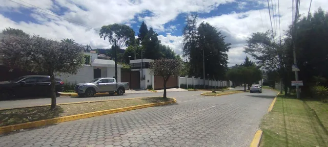 Terreno Plano de 1.055 m² Se Vende Yanazarapata San Juan de Cumbayá. Ideal Proyecto de Vivienda. Provincia de Pichincha — imagen 2