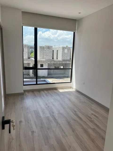 Casa en Venta a Estrenar, Conjunto con Piscina, Tumbaco — imagen 2