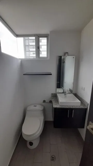Vendo Linda Oficina Ubicada Frente a La Carolina — imagen 2