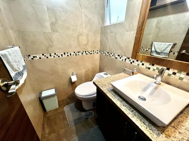 Sector La Biloxi: Espectacular Casa en Venta con Terraza Panorámica y Área de Entretenimiento — imagen 5