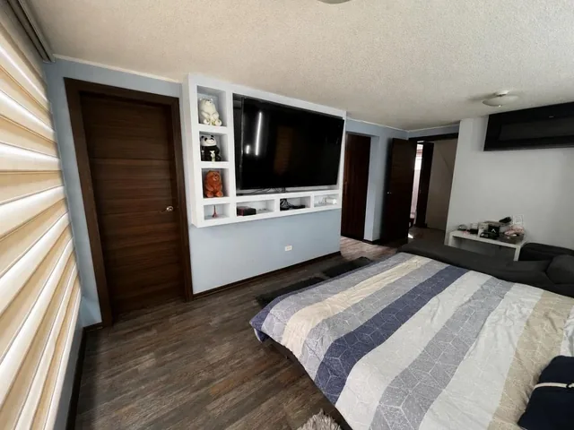 Sector La Biloxi: Espectacular Casa en Venta con Terraza Panorámica y Área de Entretenimiento — imagen 4