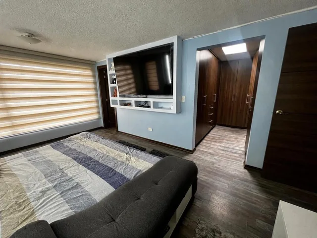 Sector La Biloxi: Espectacular Casa en Venta con Terraza Panorámica y Área de Entretenimiento — imagen 3