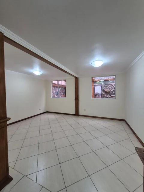 Sangolquí Vendo Amplia Casa en Conjunto — imagen 3