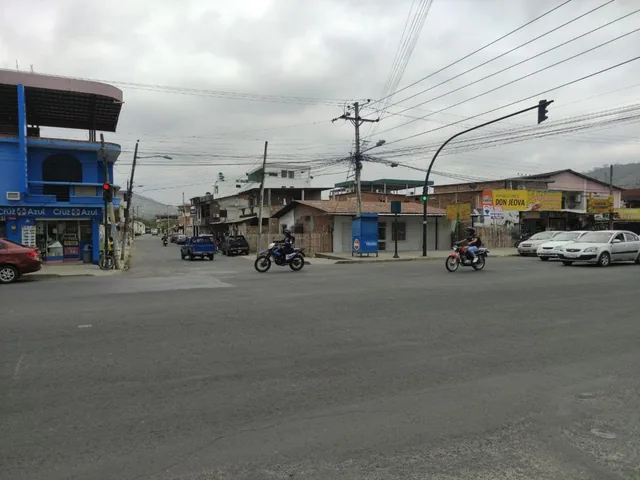 Terreno Comercial Esquinero de Venta en Portoviejo, Manabí — imagen 2