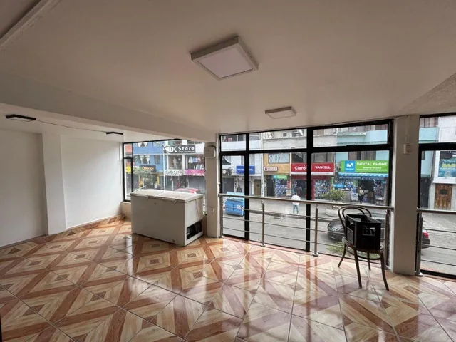 Casa Comercial en Venta Solanda Calle J 210 m² — imagen 3