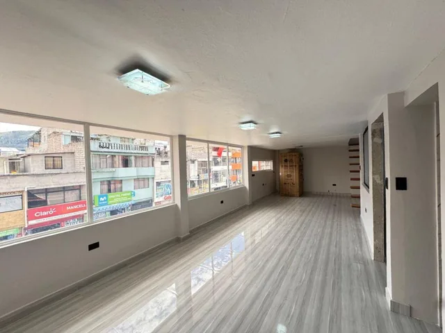Casa Comercial en Venta Solanda Calle J 210 m² — imagen 2