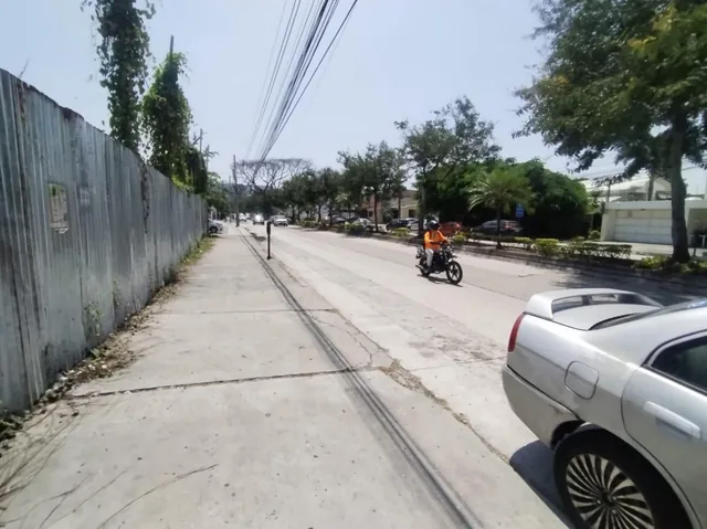 Venta Terreno Comercial, 859 m², Av Las Lomas, Cdla. Urdesa Central, Guayas — imagen 4