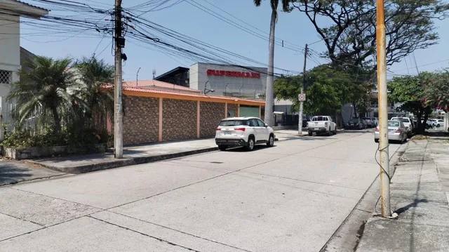 Venta Terreno Comercial, 859 m², Av Las Lomas, Cdla. Urdesa Central, Guayas — imagen 3