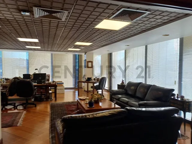 En Venta Oficina de 909 Mtrs Av Amazonas La Mariscal, Quito — imagen 3