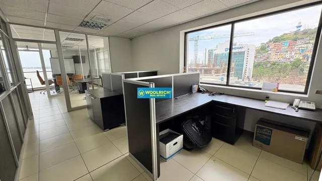 Vendo Oficina Amoblada en Emporium, Vista Al Rio, 115 m², Guayas — imagen 5