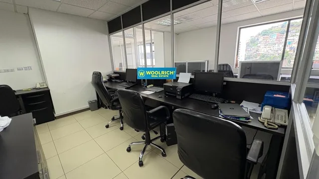 Vendo Oficina Amoblada en Emporium, Vista Al Rio, 115 m², Guayas — imagen 2