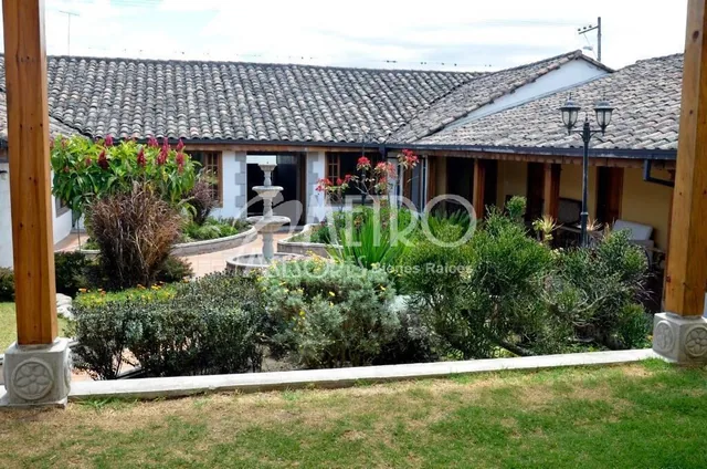 Casa con Salón de Eventos en Venta Atuntaqui, Imbabura — imagen 2