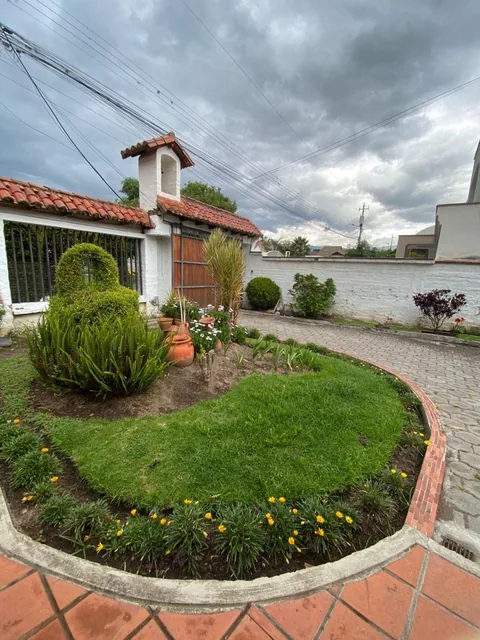 Amplia Casa con Terreno en Venta en Tumbaco, Urbanización Sector La Viña II — imagen 5