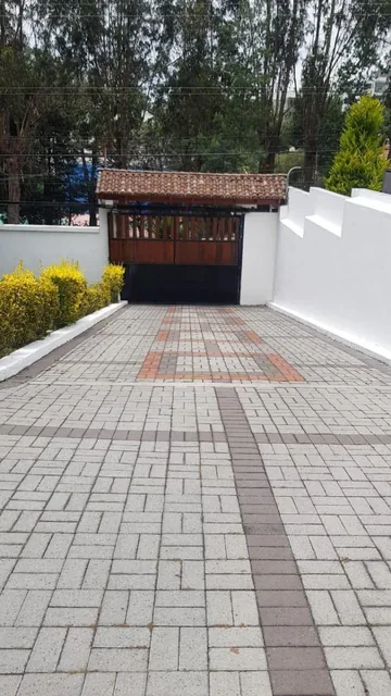 Urb. Campo Alegre, Vendo Hermosa Casa 2500 m² Terr, 1500 m² Const. 5 Dorm.. Piscina, Guardianía — imagen 2
