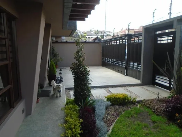 Casa de Venta Dentro de La Ciudadela de Los Ingenieros. 4 Dorm., Azuay — imagen 2