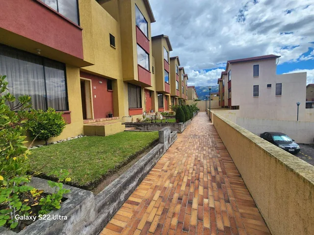 Venta Casa 4 Dorm. Carcelen 2 Terrazas 1 Patio Pergola 204 m — imagen 2