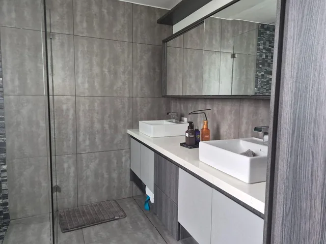 Casa con 3 Dorm. en Venta en Cumbayá, 440 m² de Terreno — imagen 4