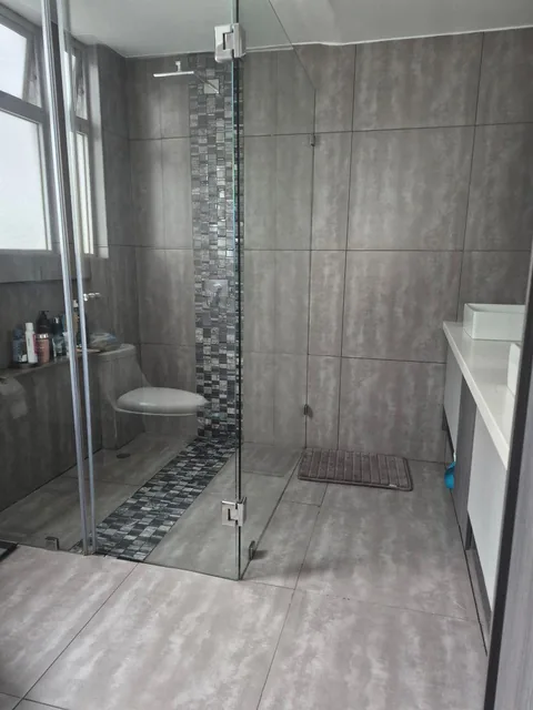 Casa con 3 Dorm. en Venta en Cumbayá, 440 m² de Terreno — imagen 3