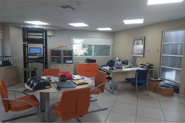 Excelente Ubicación Frente a C. C. Alban Borja C. Diaz, Guayas — imagen 5