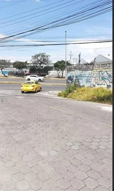 Terreno Comercial Esquinero en Venta, Panamericana Norte - Calderón — imagen 2