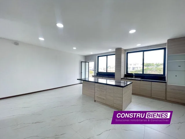 Casa con Piscina en Urbanización Ciudad del Mar, Manta, Manabí — imagen 5