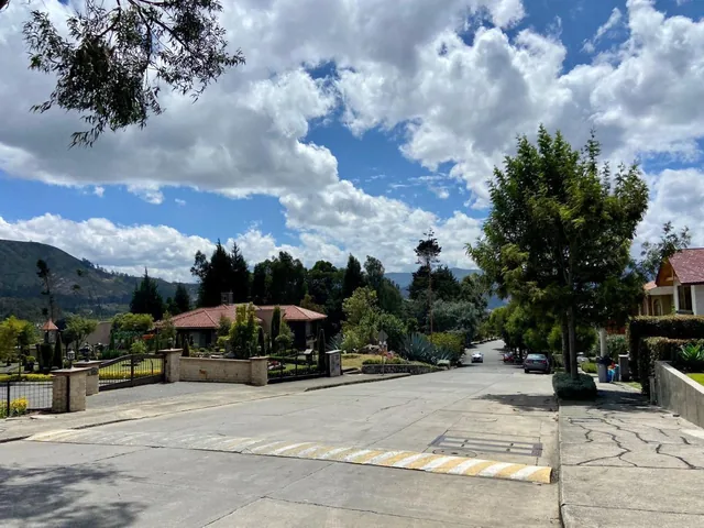 Hermoso Terreno en Venta, Sector Colinas de Challuabamba, Azuay — imagen 4