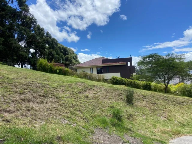 Hermoso Terreno en Venta, Sector Colinas de Challuabamba, Azuay — imagen 2