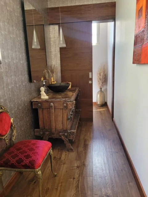 Moderna Casa de Venta en Miravalle — imagen 3
