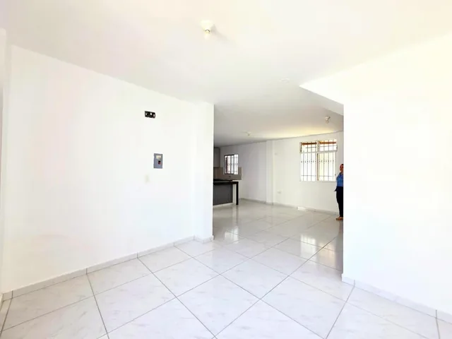 Vendo Casa de 6 Dorm. en Barrio Las Brisas Norte de Manta, Manabí — imagen 5