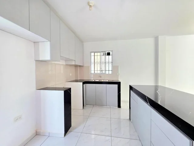 Vendo Casa de 6 Dorm. en Barrio Las Brisas Norte de Manta, Manabí — imagen 3