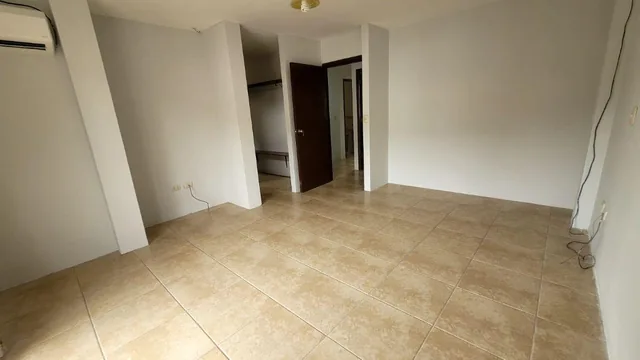 En Venta Casa en Villa Club Etapa Kripton - Mae. Recalde, Guayas — imagen 2