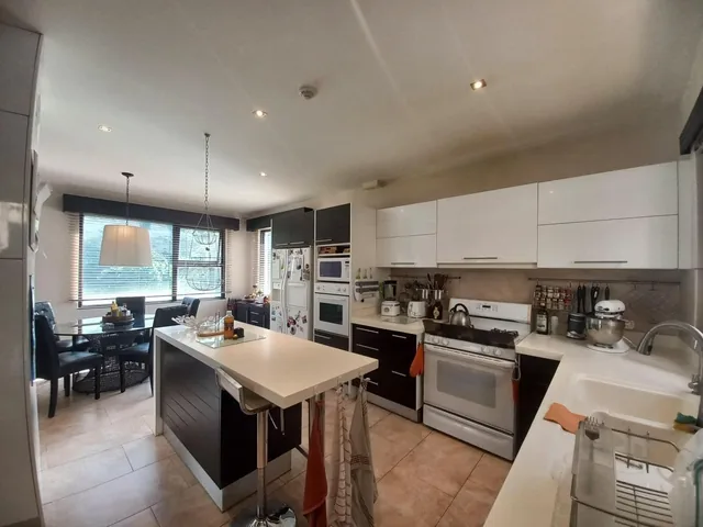 Vendo Exclusiva Casa de Lujo con Cancha de Futbol, Piscina y Jarines — imagen 3