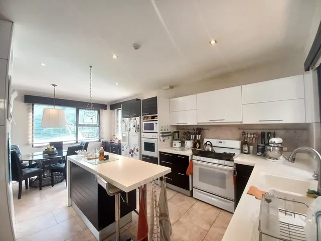 Vendo Exclusiva Casa de Lujo con Cancha de Futbol, Piscina y Jarines — imagen 2