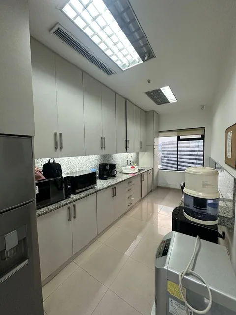 Vendo Espectacular Oficina Corporativa, Av Francisco de Orellana, Kennedy Norte, Iluminación Natural, Guayas — imagen 5