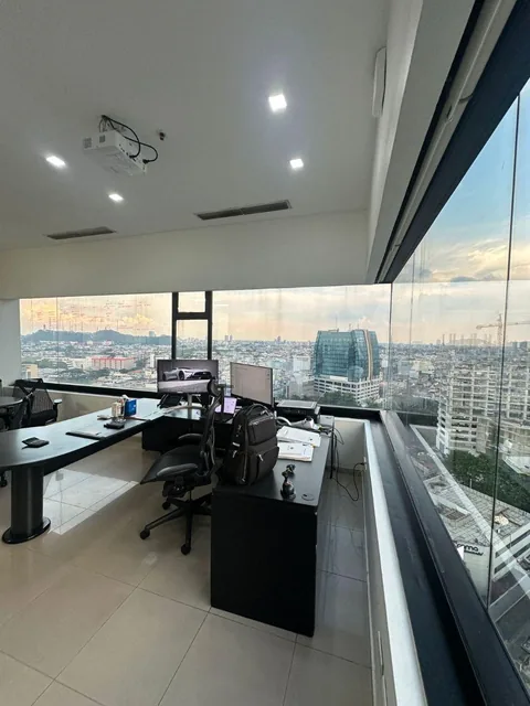 Vendo Espectacular Oficina Corporativa, Av Francisco de Orellana, Kennedy Norte, Iluminación Natural, Guayas — imagen 2
