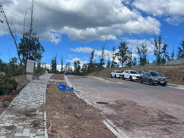 Tumbaco - Collaqui Terreno en Venta en Urbanizacion Nueva y Exclusiva — imagen 2