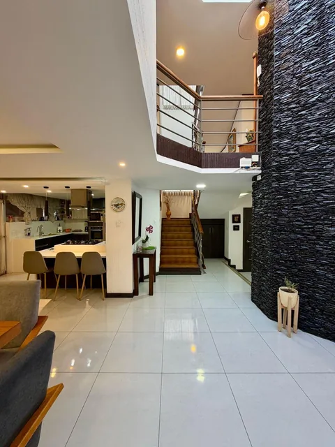 Casa de 5 Habitaciones - en Venta - El Pinar Bajo - 317 m² — imagen 2