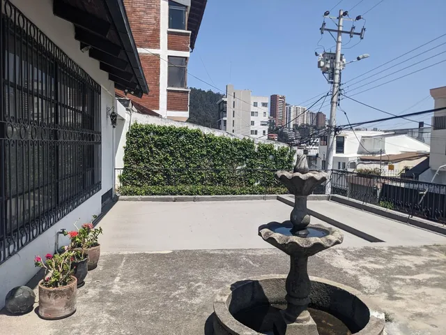 Amplia Casa Ideal Vivienda, Negocio, o Constructores, Sector Granda Centeno — imagen 3