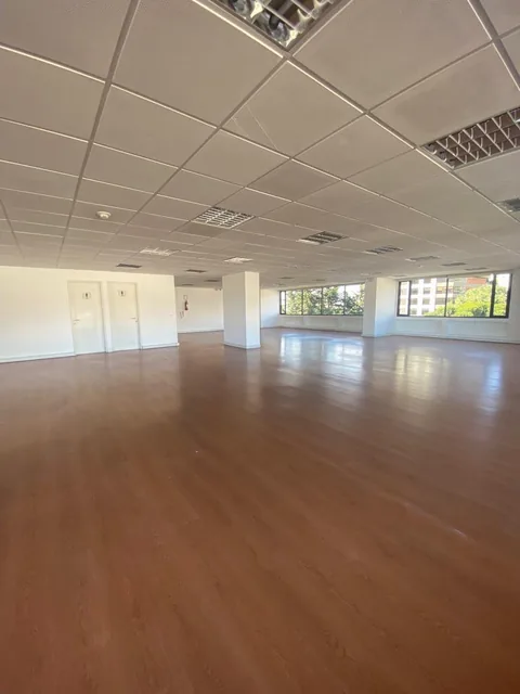 Venta o Arriendo Excelente Oficina Comercial Av 12 de Octubre — imagen 5