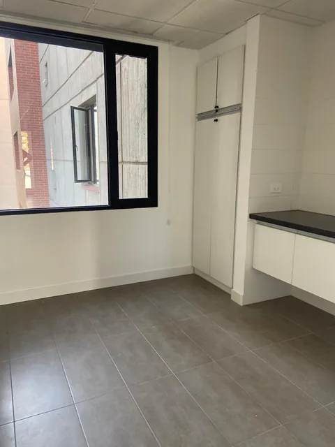 Venta o Arriendo Excelente Oficina Comercial Av 12 de Octubre — imagen 3