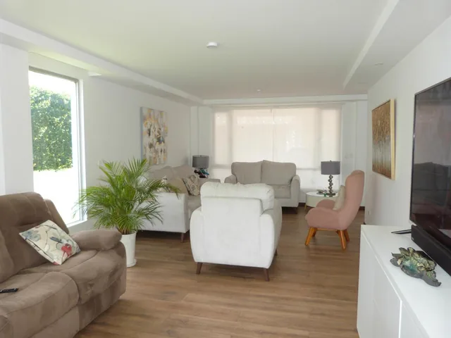 Tumbaco Casa en Venta 341 m² en Conjunto Moderna Patio — imagen 2