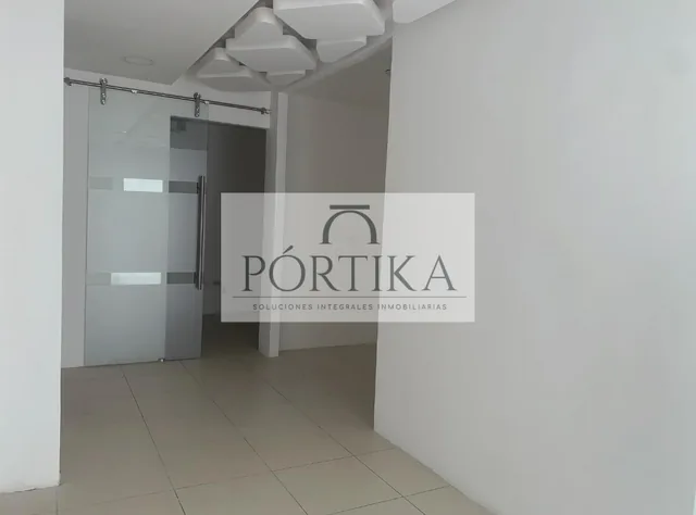 Venta Oficina con Divisiones - Emporium - Puerto Santa Ana, Guayas — imagen 4
