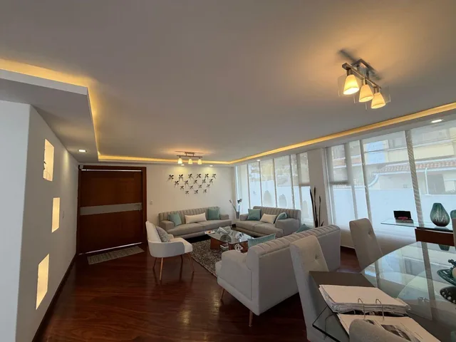 Casa en Venta Urbanización El Condado 4 Dorm. Totalmente Remodelada — imagen 4